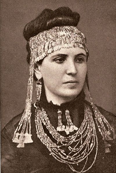 Sophia_schliemann_treasure.jpg